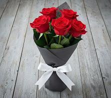 Букет 5 Красных роз Эдлесс Лав в Большое Буньково