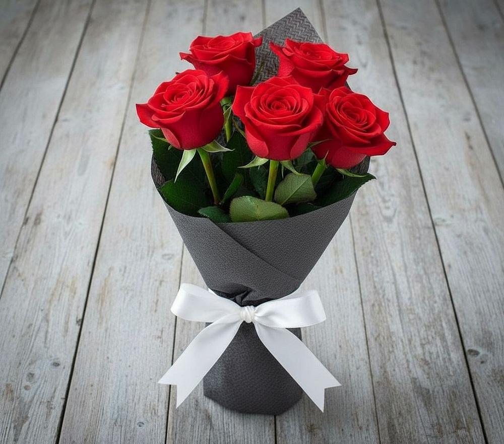 Букет 5 Красных роз Эдлесс Лав в Большое Буньково